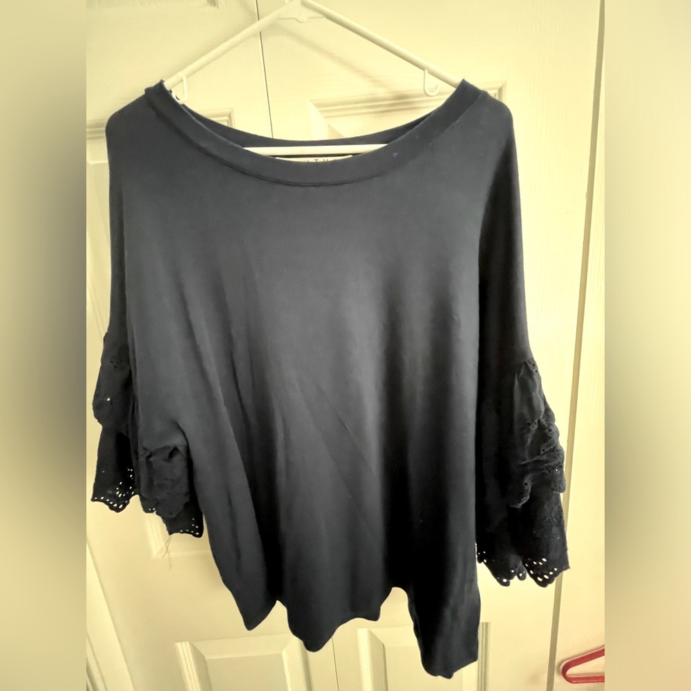 HIATUS navy blue top